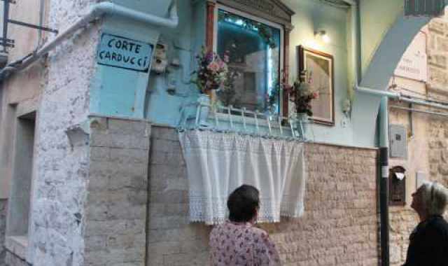 Le edicole votive, in citt ce ne sono 240: Patrimonio del popolo di Bari Vecchia